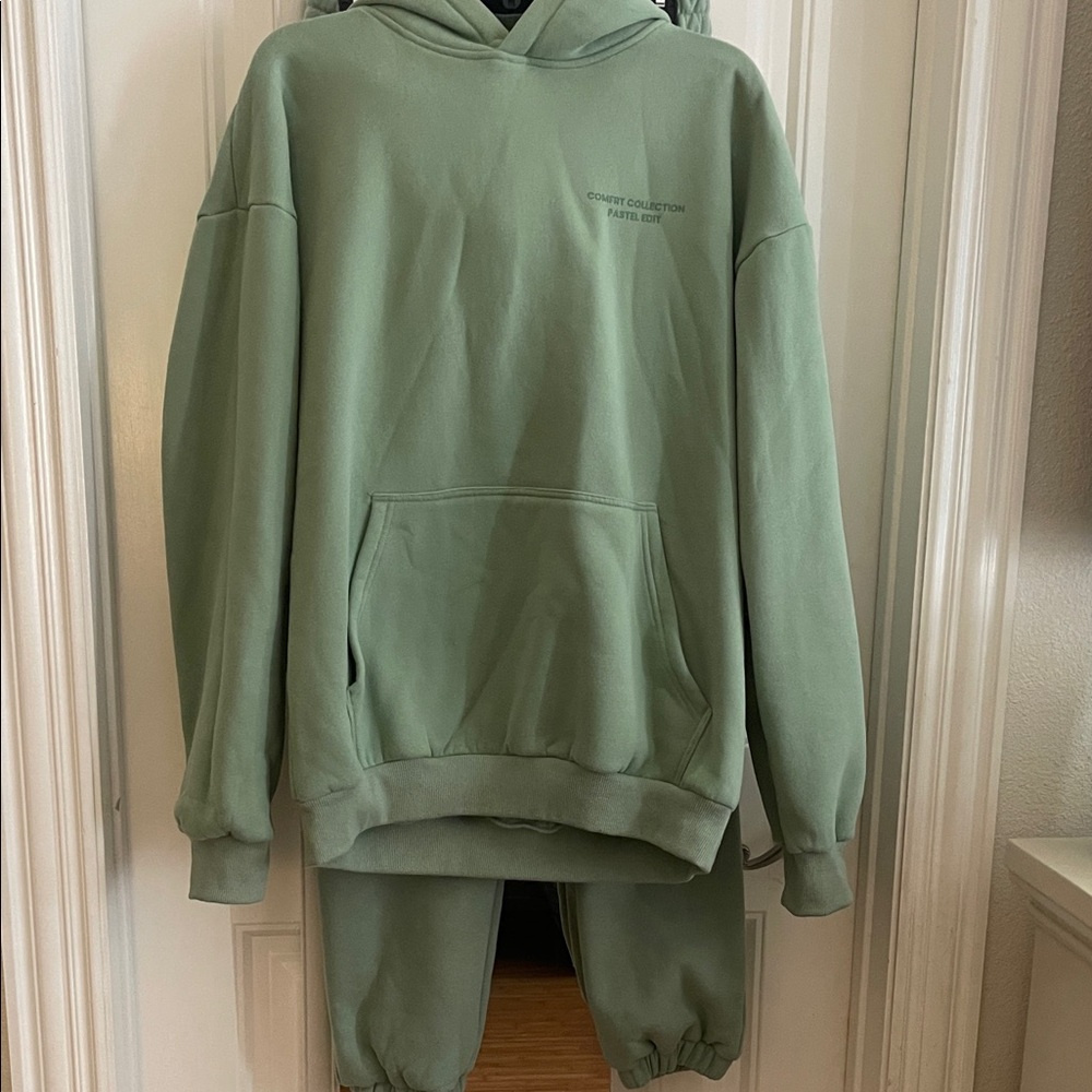 Green Hoodie and Jogger Set
Amazing Quality and softness!